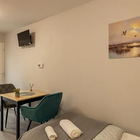 Csibeszke Vendeghaz Guest house *