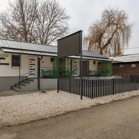 Csibeszke Vendeghaz Tiszacsege